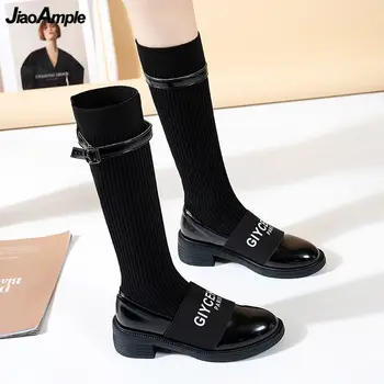 Дамски ботуши до коляното от еластична тъкан, модни черни обувки в стил мозайка от изкуствена кожа с букви, ежедневни обувки в британския стил на квадратен ток с Жокер, 2023